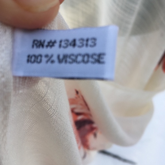 One Left! 🌸Gauzy Floral Boho Kimono - Picture 5 of 7